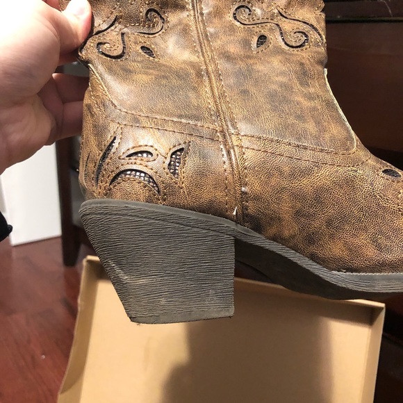 Roper Pointed Toe Boots - Picture 6 of 7